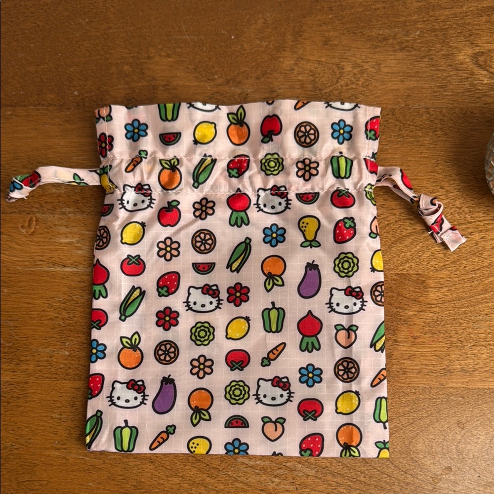 BAGGU • Hello Kitty Pink and Red Patterned Bag Accessories